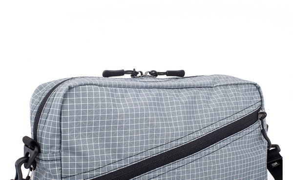 A close shot of the Packing Cube Shoulder Bag's main compartment zipper.